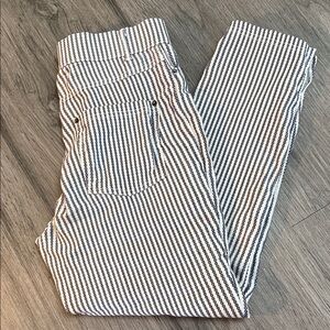 HUE Black and White Striped Capris EUC